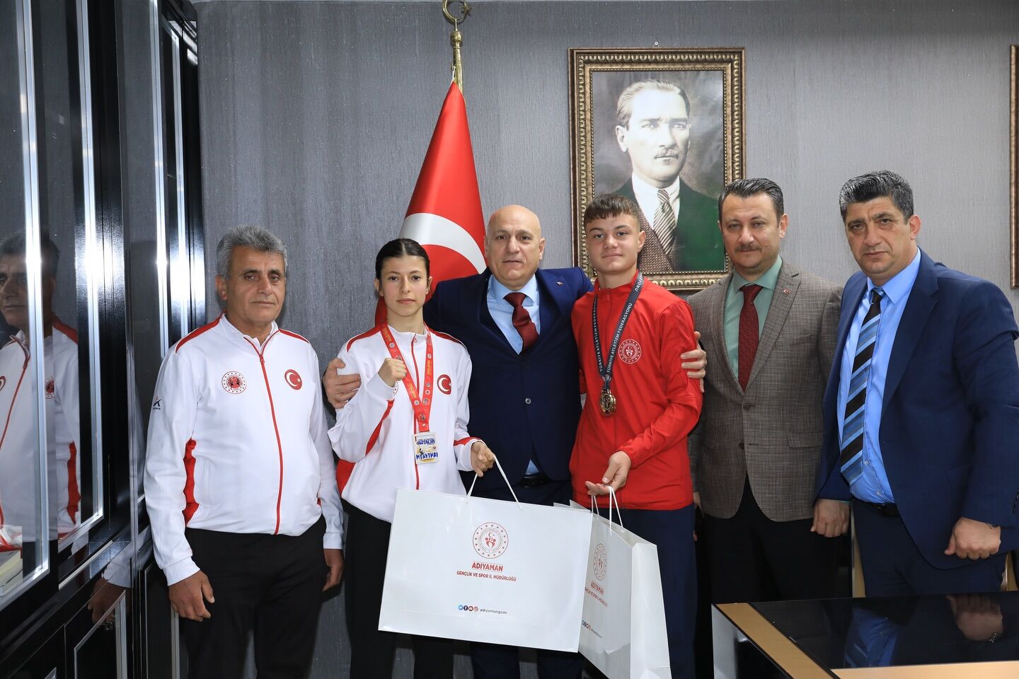 Besnili Şampiyonlara İl Müdürü’nden Tebrik Ve Ödül2