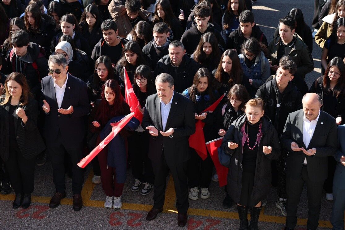 Eğitim Bir Sen Bayraklarla Okullardaydı1