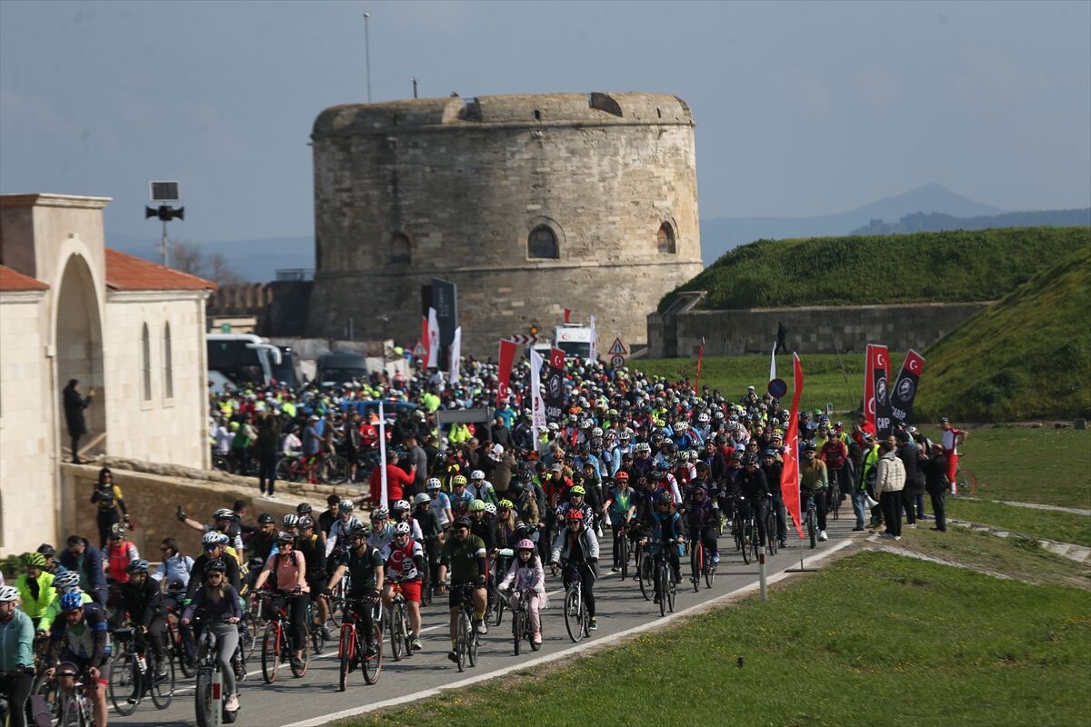 Gelibolu’da Şehitlere Saygı İçin Pedal Çevirdiler