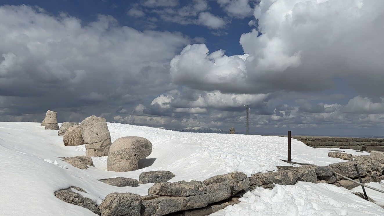 Kar Altındaki Nemrut İlk Ziyaretçilerini Ağırladı2