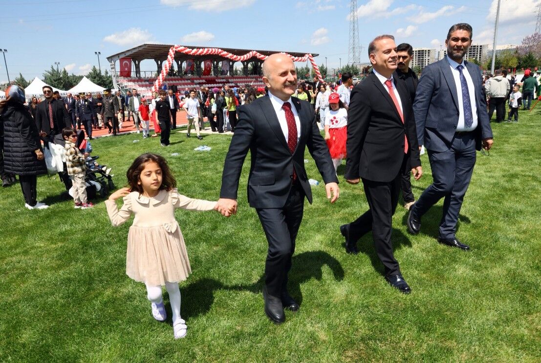 Vali Varol 23 Nisan Geleceğe İnancın Simges2