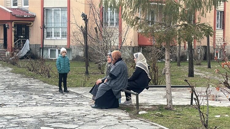 Van Depremi Sonrası Ekipler Sahada Seferber Oldu1
