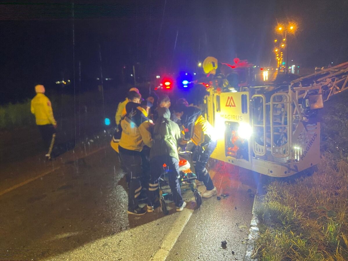 Balıkesir’de Yolcu Otobüsü Devrildi 3 Ölü, 22 Yaralı (1)