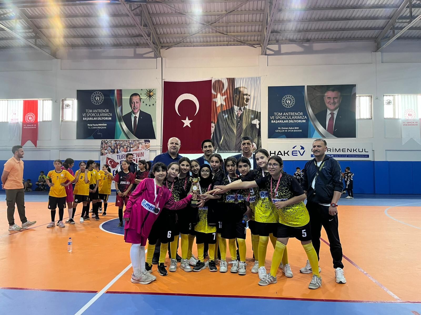 Besni Futsal Şampiyon4