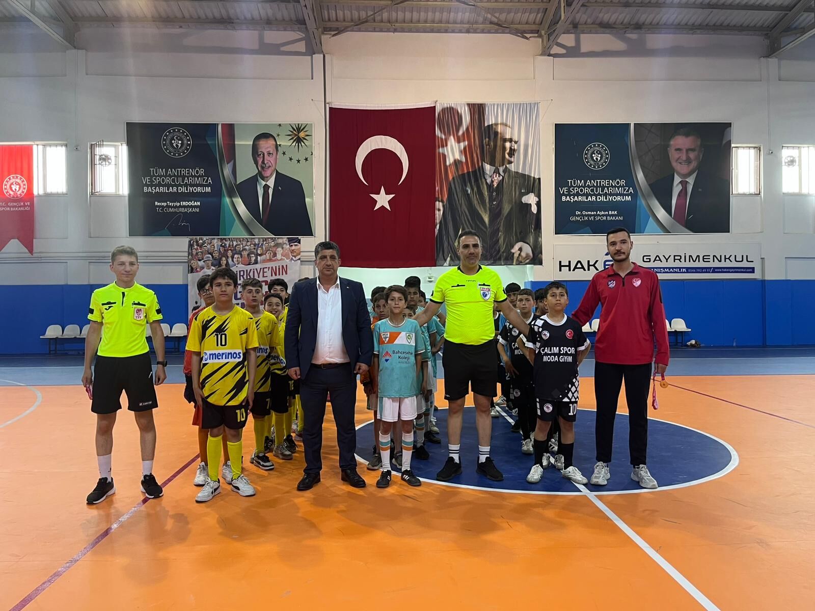Besni Futsal Şampiyon.jpeg3