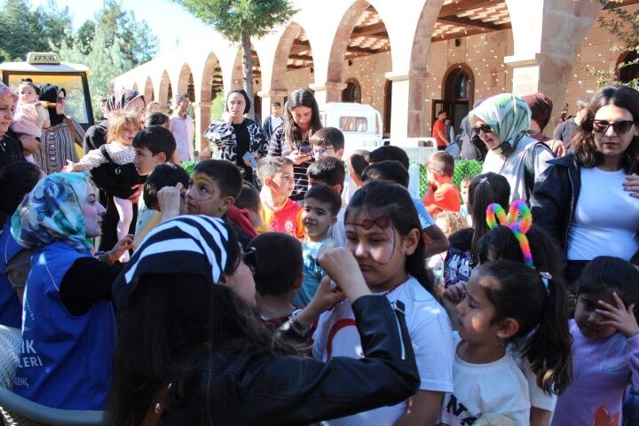 Besni Millet Bahçesi’nde Çocuk Şenliği Coşkusu (11) (Küçük)
