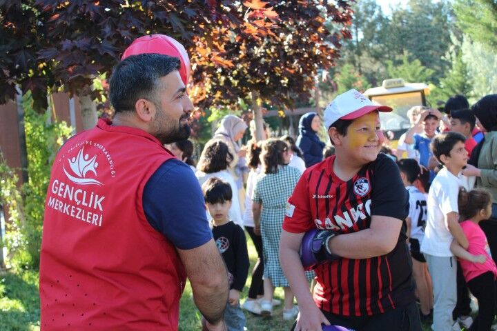 Besni Millet Bahçesi’nde Çocuk Şenliği Coşkusu (2) (Küçük)