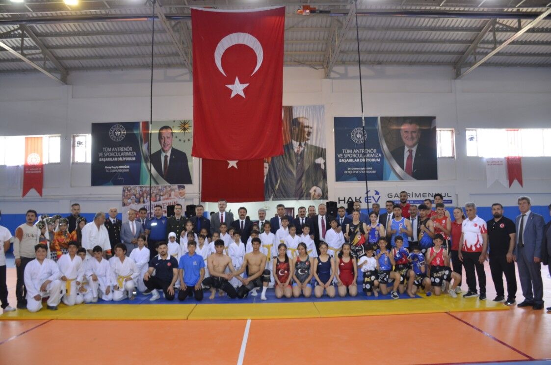 Besni’de 19 Mayıs Coşkusu Gösterilerle Taçlandı14