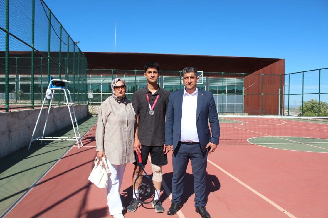 Besni’de 19 Mayıs Tenis Turnuvası Tamamlandı1