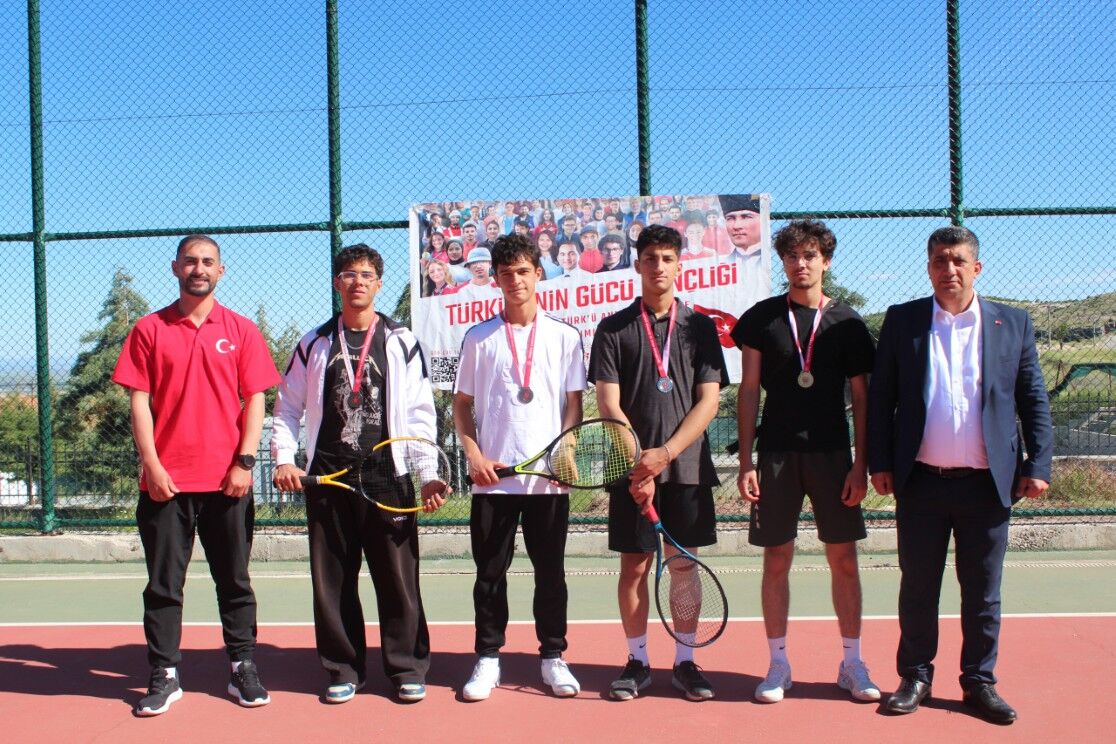 Besni’de 19 Mayıs Tenis Turnuvası Tamamlandı5