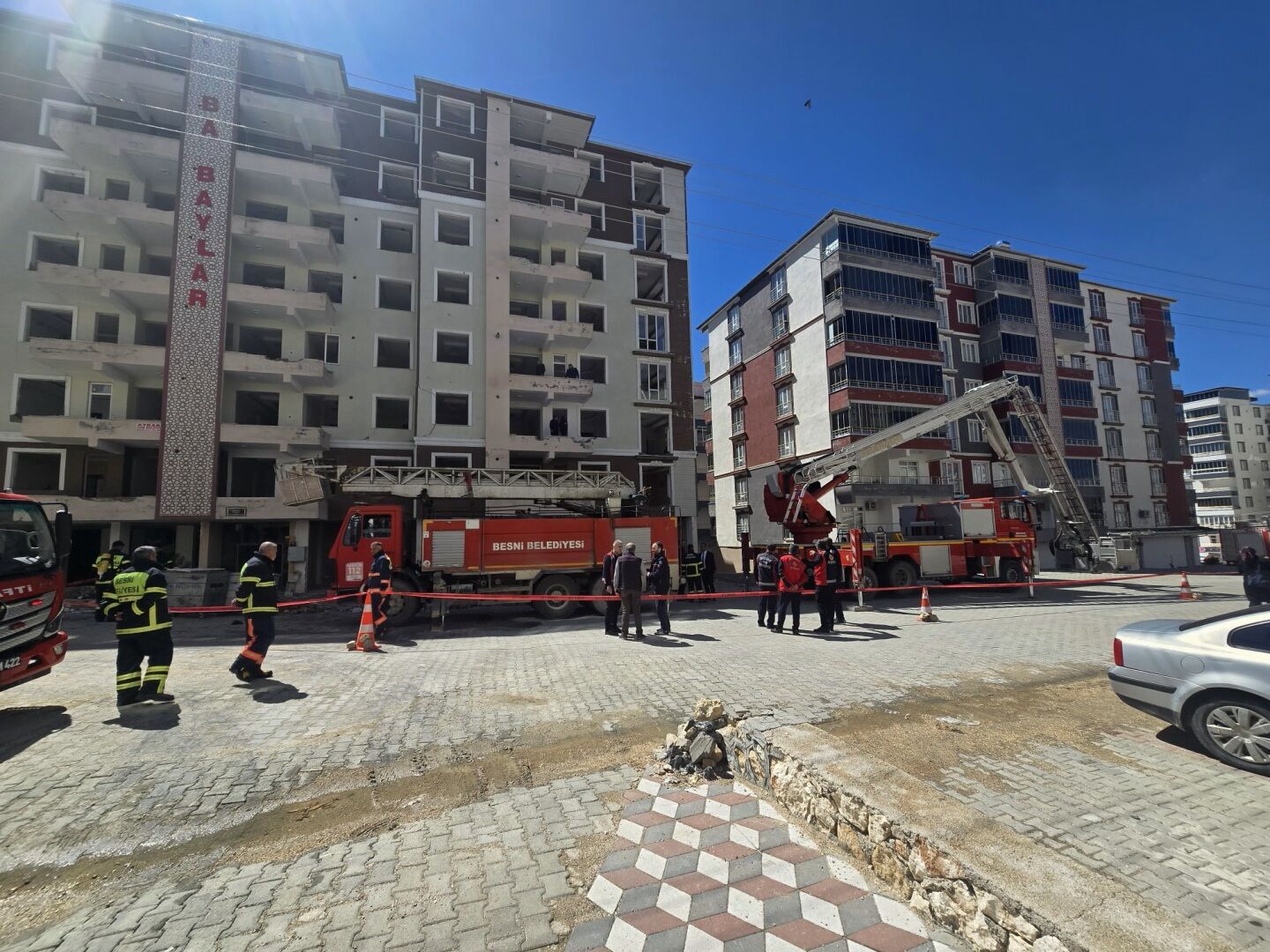 Besni’de 40 Metrelik Araçla Nefes Kesen Kurtarma Operasyonu (3)-4