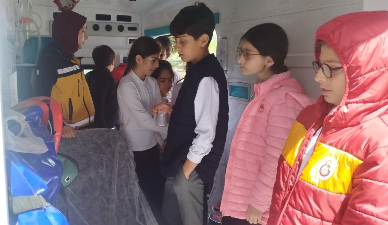 Besni’de Öğrenciler Trafik Kuralları İçin Sahneye Çıktı14