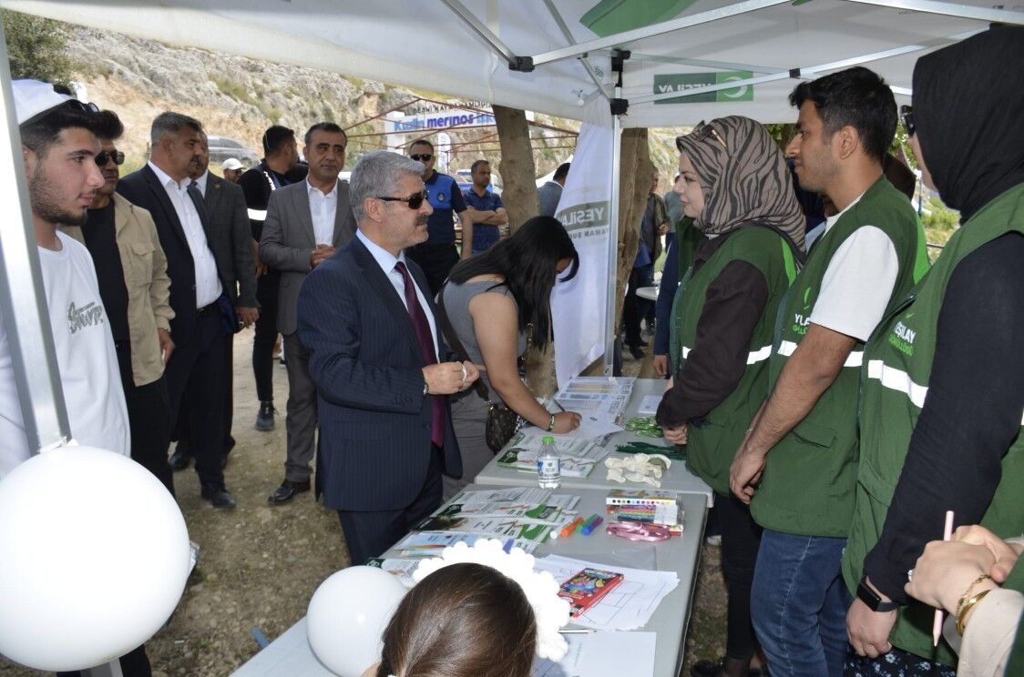 Besni’de Şenlikler Renkli Görüntülerle Başladı2