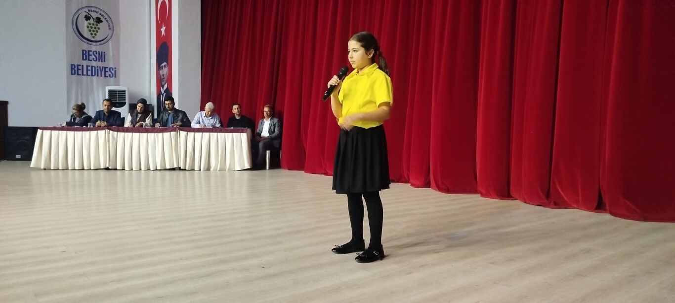 Besni’de Şiiri Güzel Okuma Yarışması Yapıldı