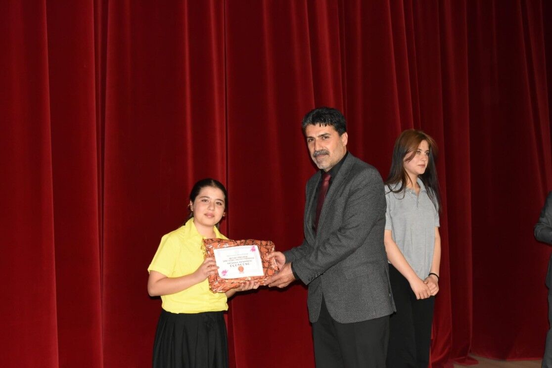Besni’de Şiiri Güzel Okuma Yarışması Yapıldı63