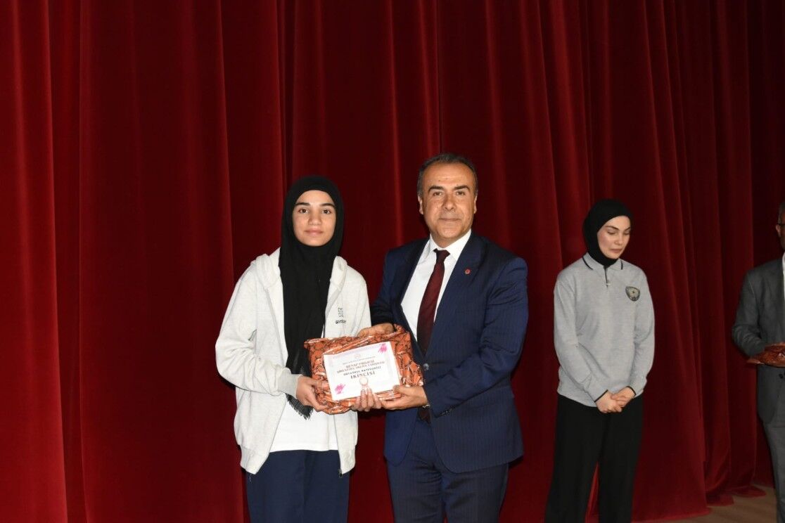 Besni’de Şiiri Güzel Okuma Yarışması Yapıldı64