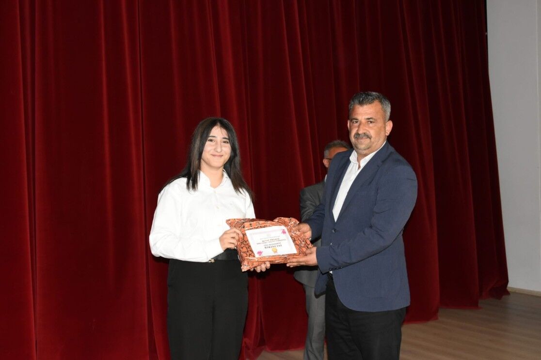 Besni’de Şiiri Güzel Okuma Yarışması Yapıldı68
