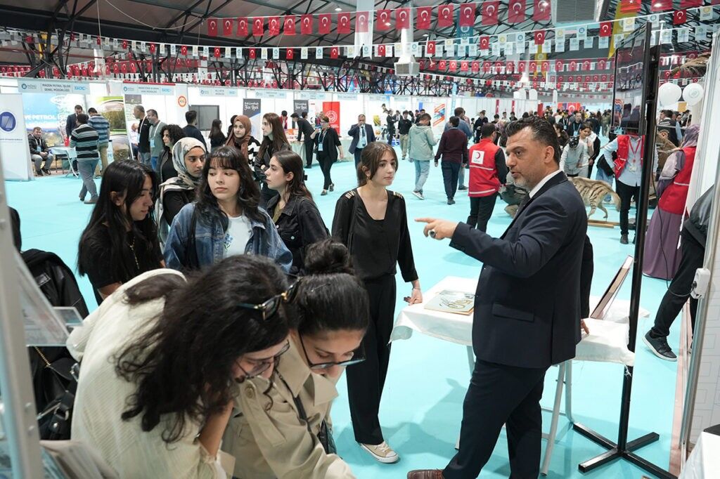 Bi̇k Standına Öğrencilerden Yoğun İlgi2