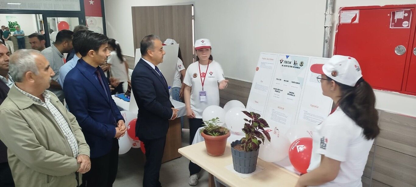 Dr. Necip Öztürk Ortaokulu Projeleri Sergiledi1