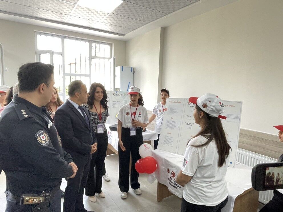Dr. Necip Öztürk Ortaokulu Projeleri Sergiledi6