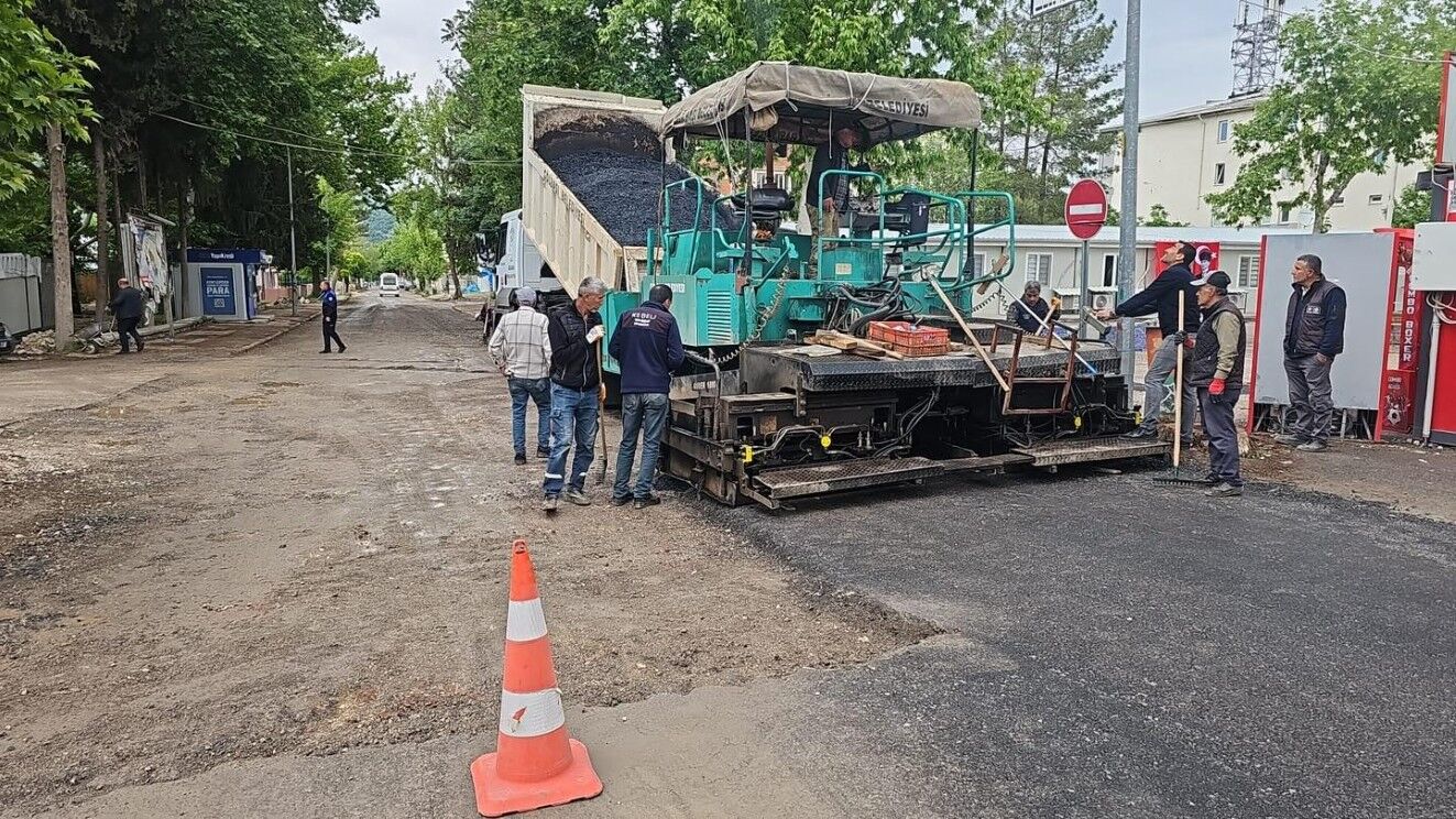 Gölbaşı’nda Deprem Sonrası Asfalt Çalışmaları Sürüyor1