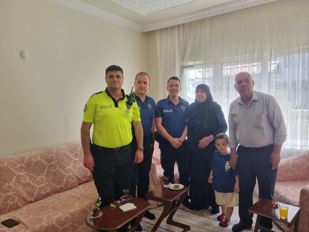 Gölbaşı’nda Şehit Ailelerine Bayram Ziyareti (5) (Orta)