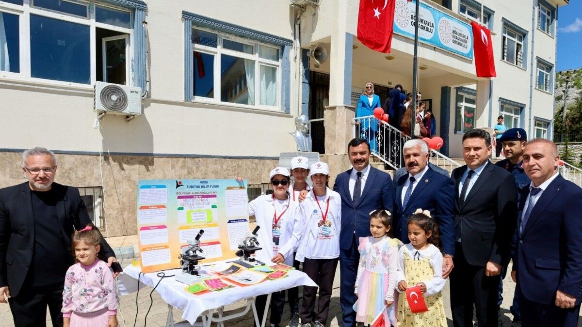 Kahta'da Tübi̇tak 4006 Bilim Fuarı Şenliği Düzenlendi
