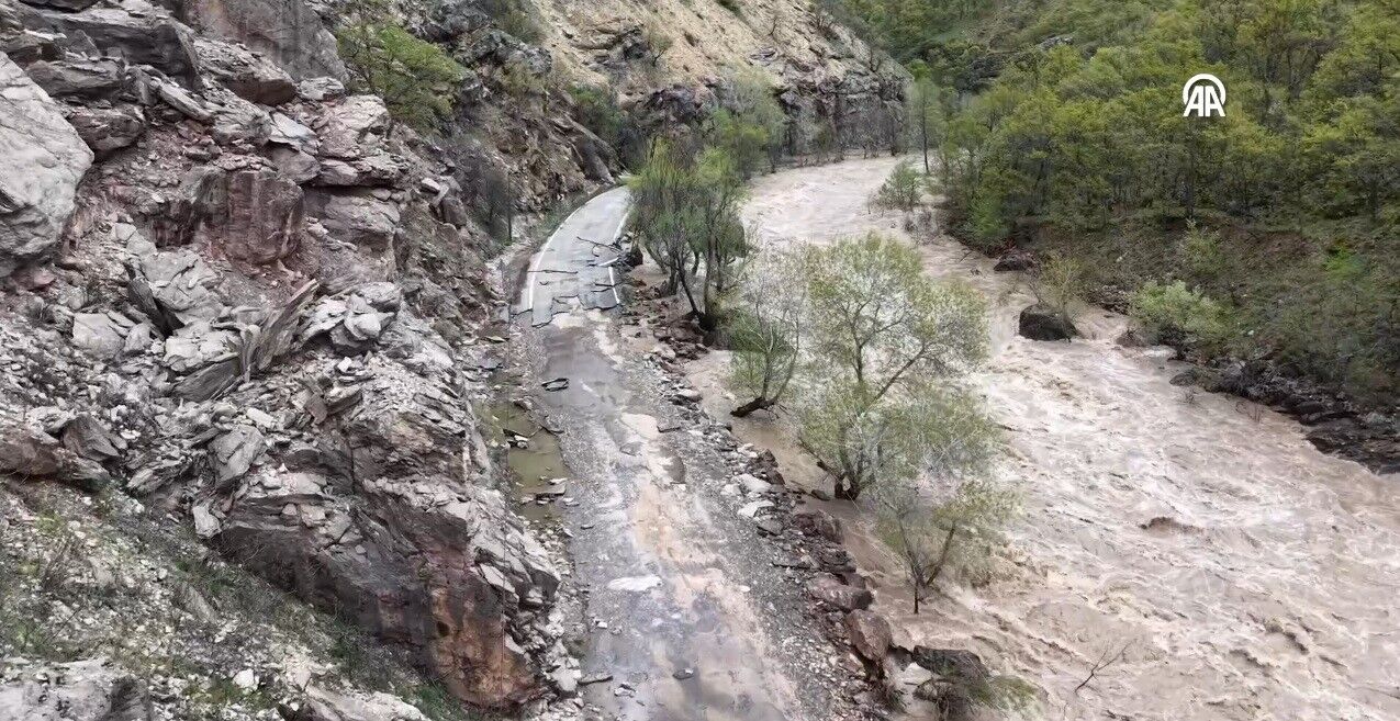 Tunceli Ovacık Kara Yolu Sular Altında1