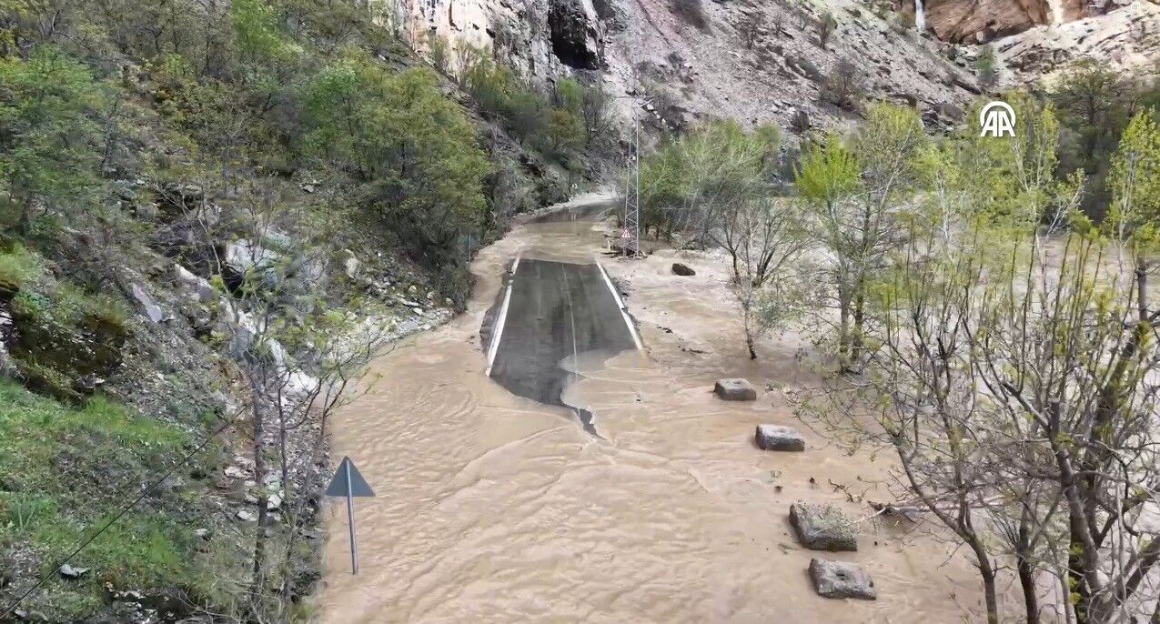 Tunceli Ovacık Kara Yolu Sular Altında2