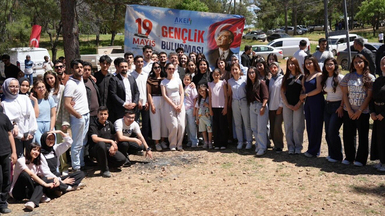 Tutdere’den Gençlere “Hayallerinizden Vazgeçmeyin” Mesajı1