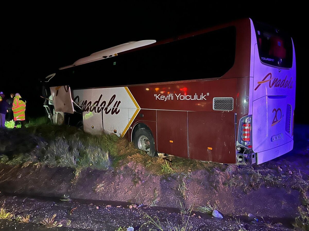Uşak’ta Feci Zincirleme Kaza 4 Can Kaybı (1)