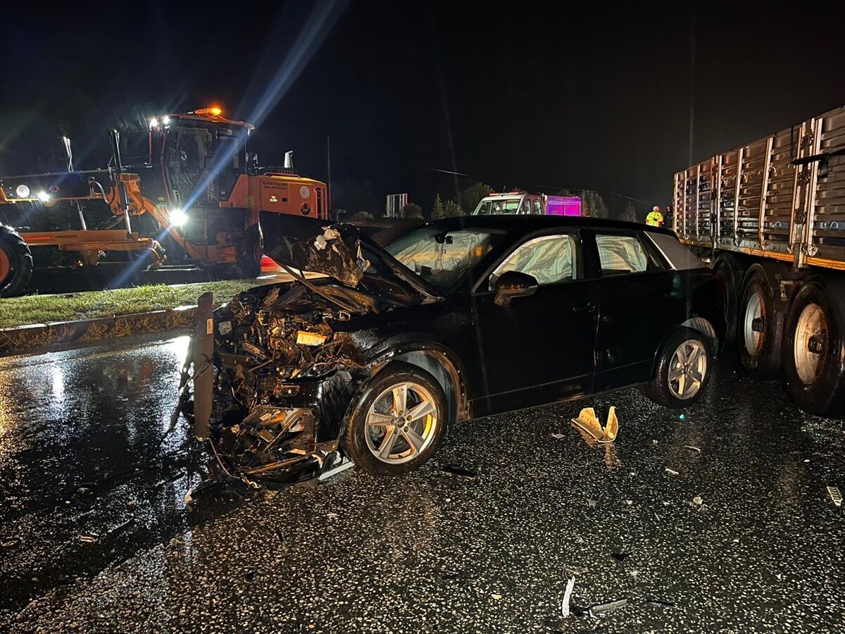 Uşak’ta Feci Zincirleme Kaza 4 Can Kaybı (2)