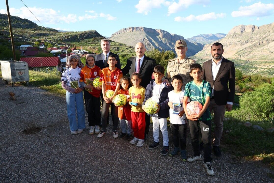 Vali Küçük Şehrin En Ücra Köşelerine Gitti