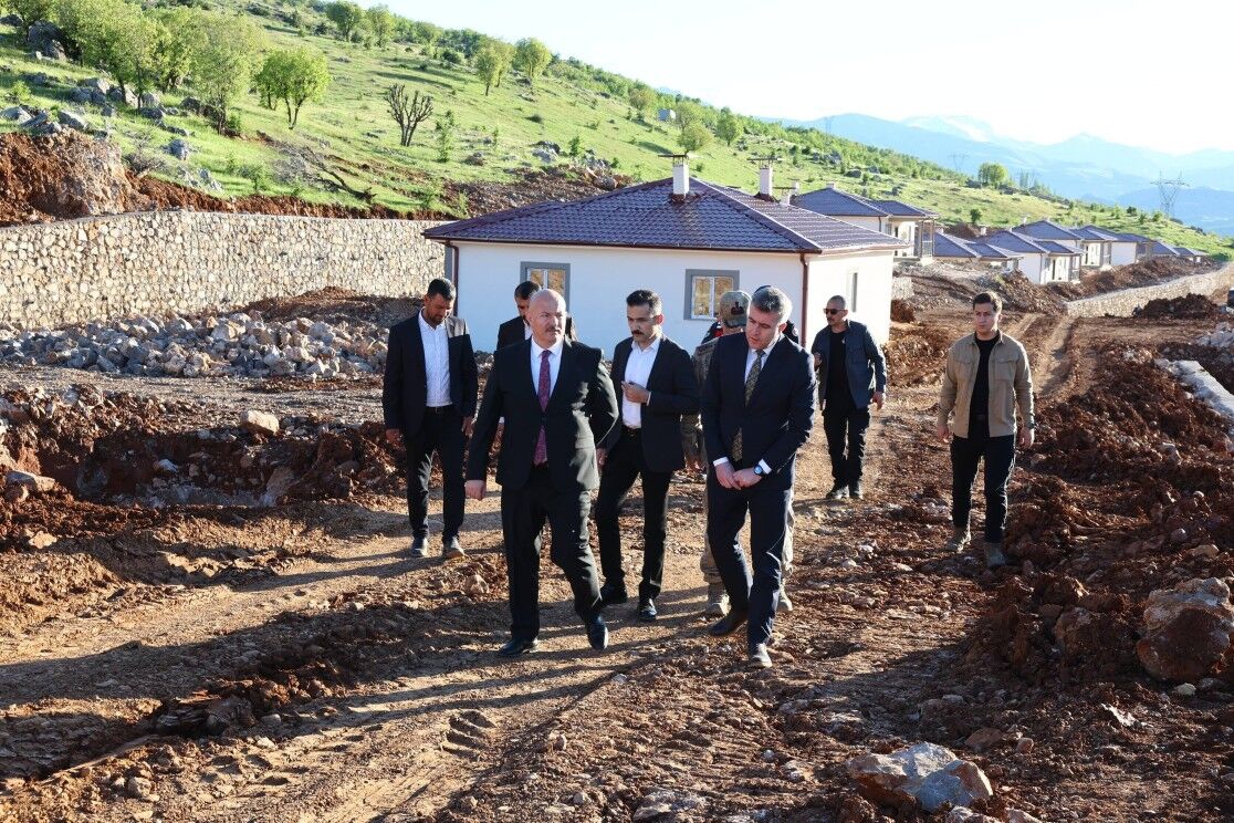 Vali Küçük Şehrin En Ücra Köşelerine Gitti2