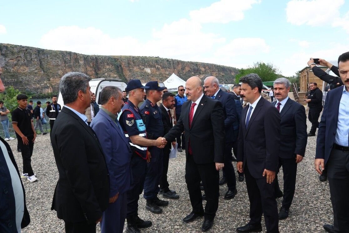 Vali Küçük Ve Özhan Kızılin’i Vatandaşlarla Gezdi3