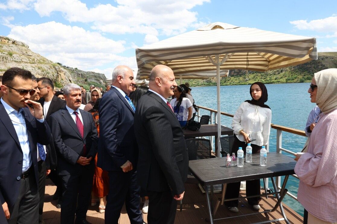 Vali Küçük Ve Özhan Kızılin’i Vatandaşlarla Gezdi4