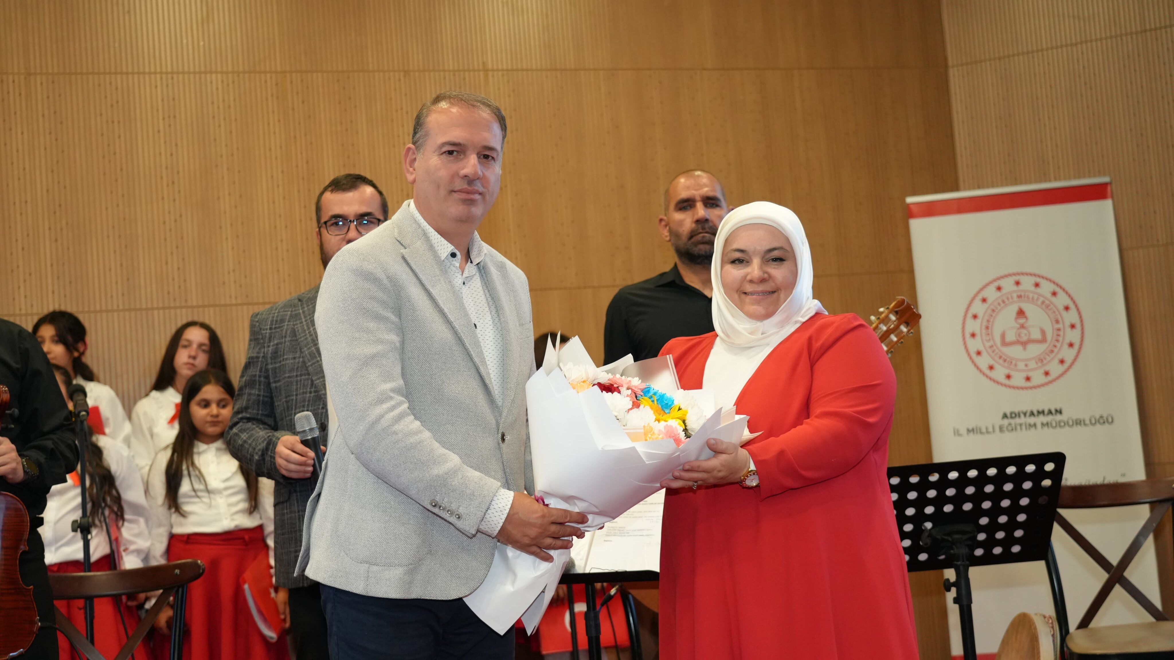 Adıyaman Çocuk Korosu Sahnede Büyüledi (2)