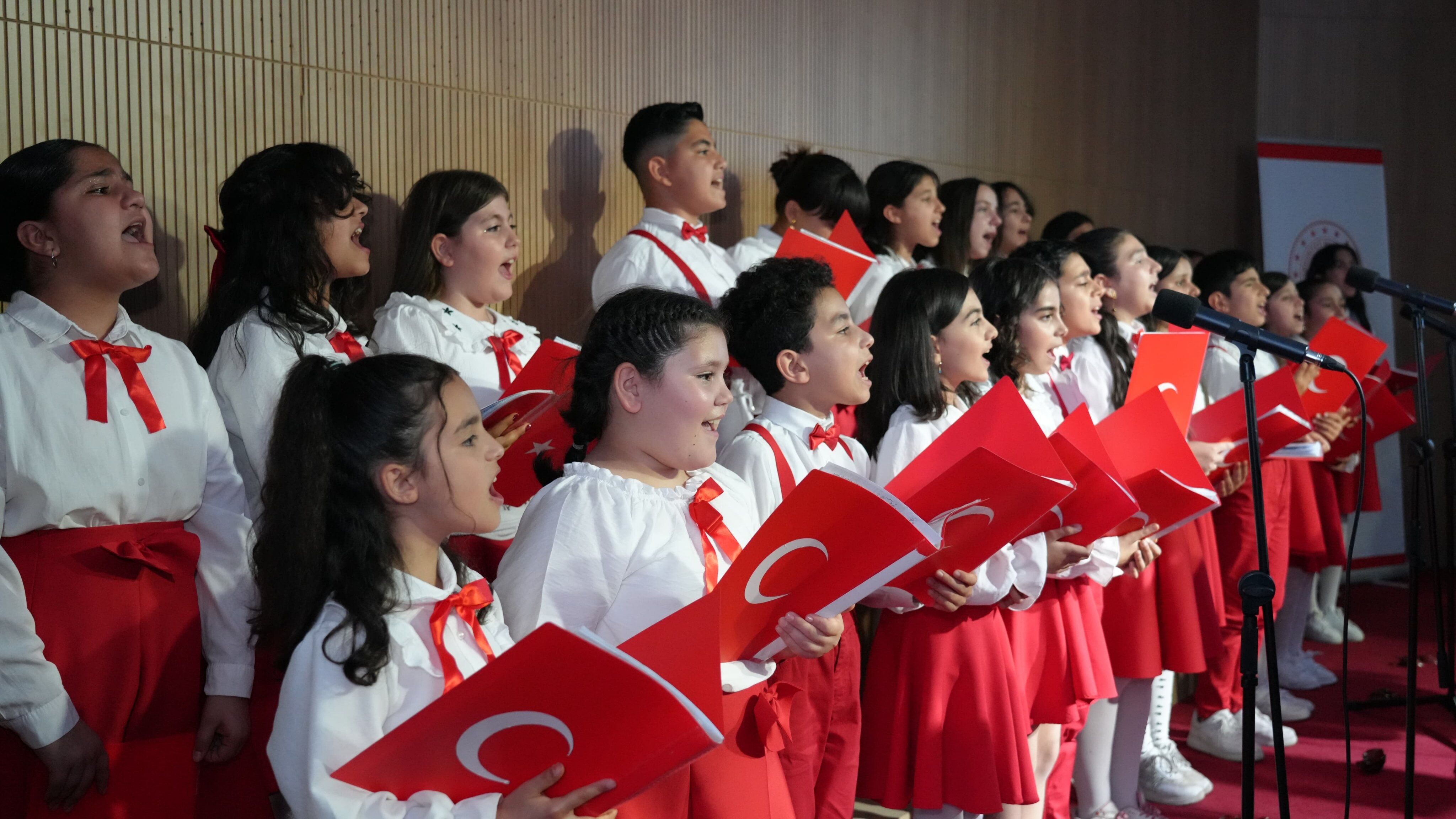 Adıyaman Çocuk Korosu Sahnede Büyüledi (4)