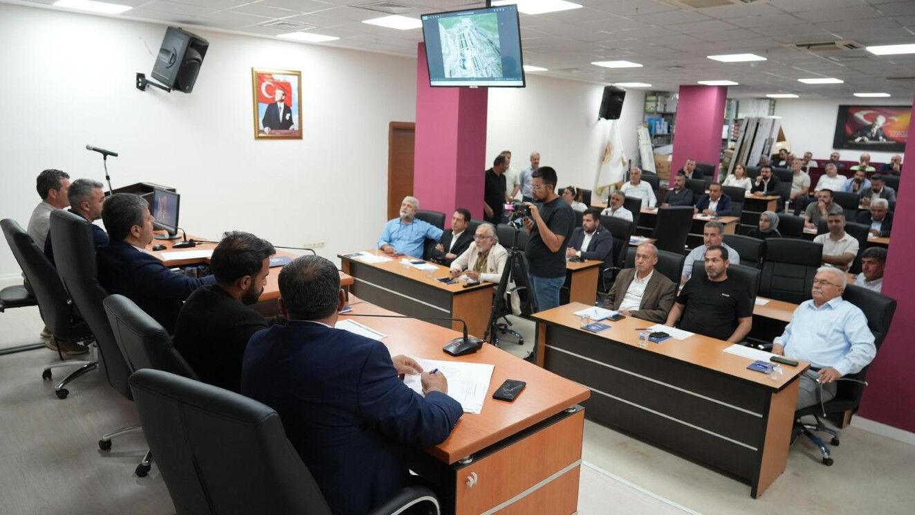 Adıyaman Meclisinde Çelik'in Yardımları Konuşuldu