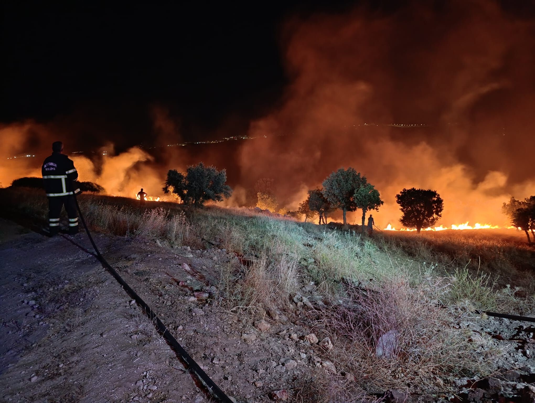 Adıyaman'a Bağlı Köyde 100 Dekarlık Yangın (2)