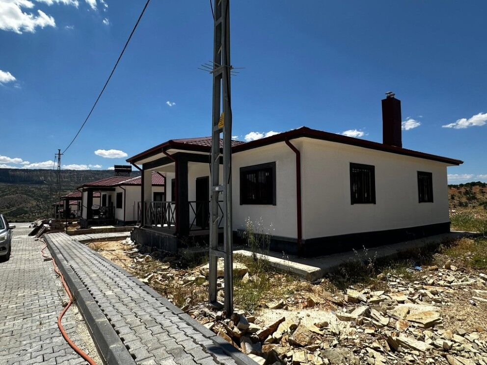 Besni'de Deprem Konutları Yerinde Değerlendirildi3