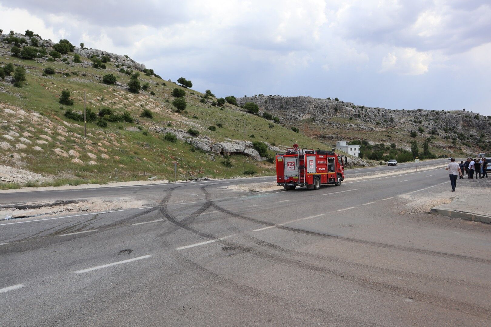 Besni’de İki Araç Çarpıştı, 2 Kişi Yaralandı (1) (Özel)