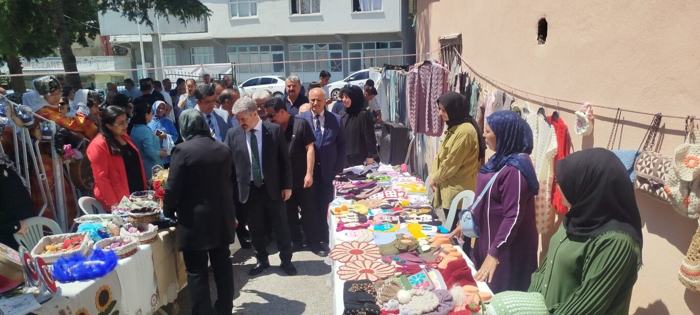 Besni'de Kursiyerlerin El Emeği Eserler Sergilendi3
