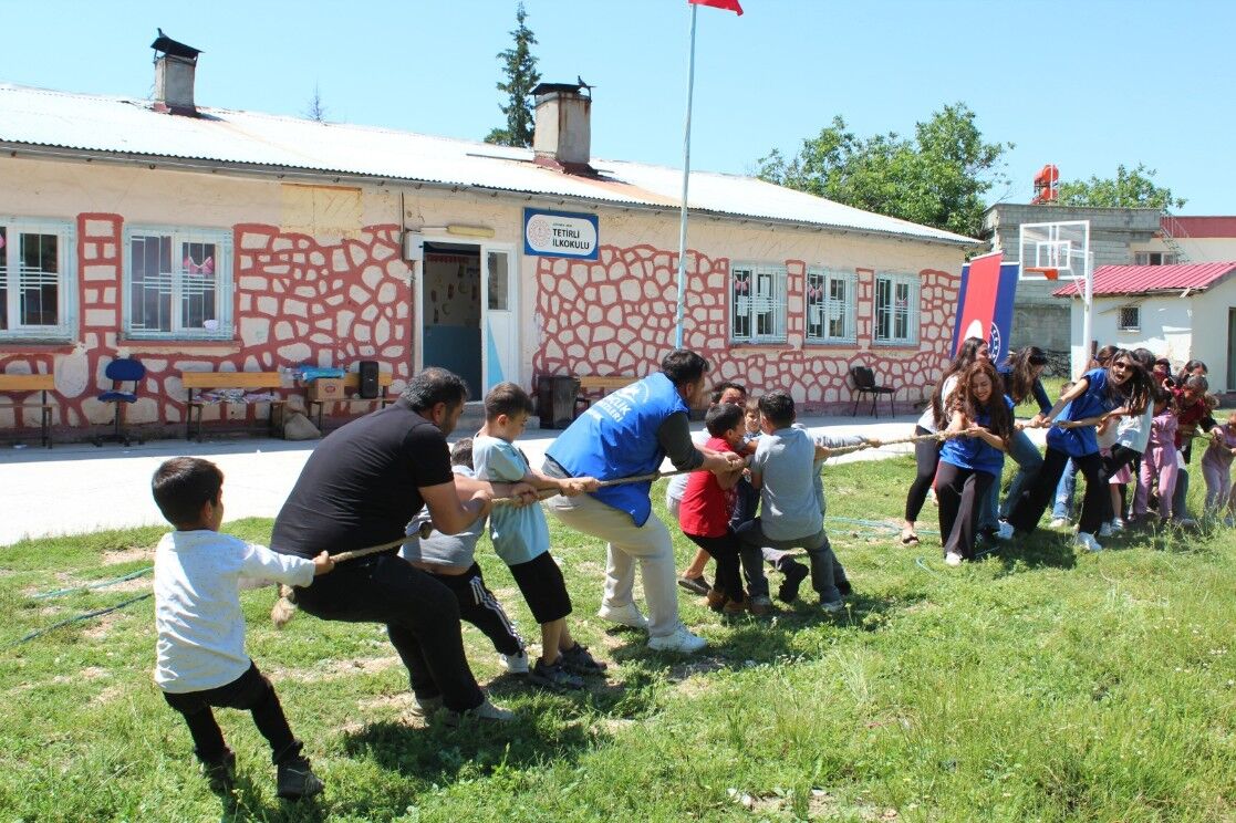 Besnili Çocuklar İçin Köyde Şenlik Havası7
