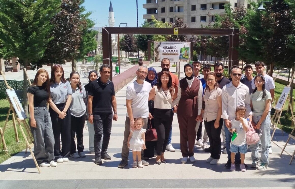 Besnili Nisanur'dan İlk Kişisel Resim Sergisi1