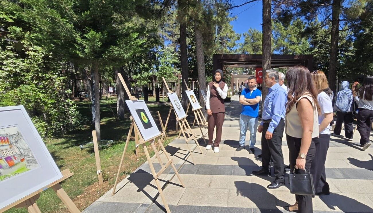 Besnili Nisanur'dan İlk Kişisel Resim Sergisi4