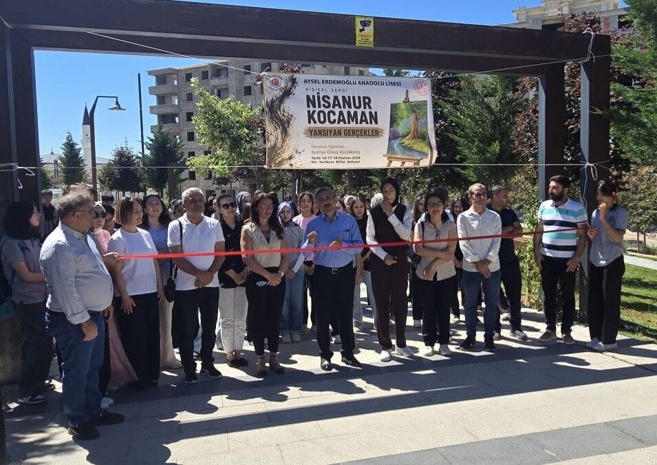 Besnili Nisanur'dan İlk Kişisel Resim Sergisi5