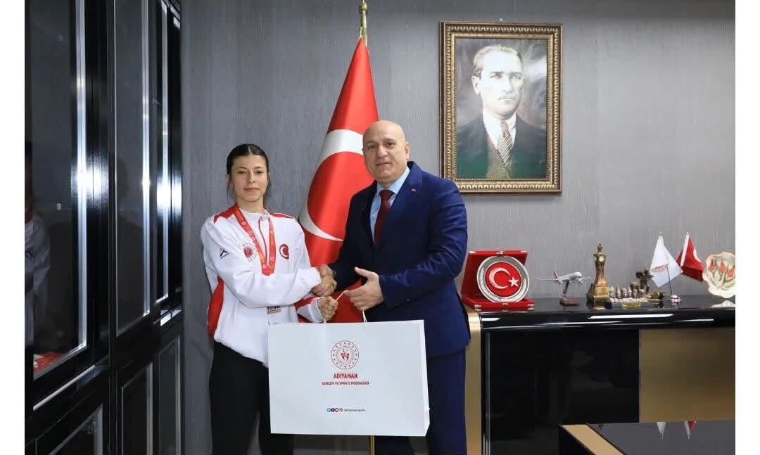 Besnili Şampiyon Dünya Arenasında