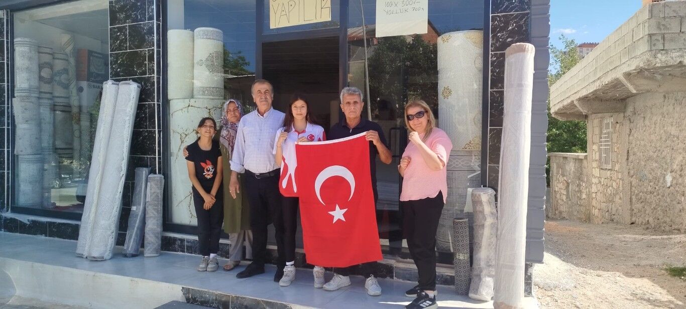 Besni'nin Gururu Berfin Polat Dünya Yolculuğuna Çıktı-1
