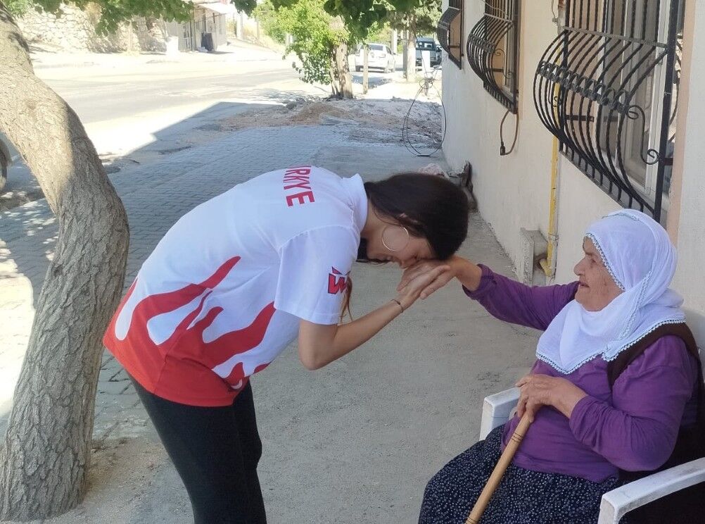 Besni'nin Gururu Berfin Polat Dünya Yolculuğuna Çıktı